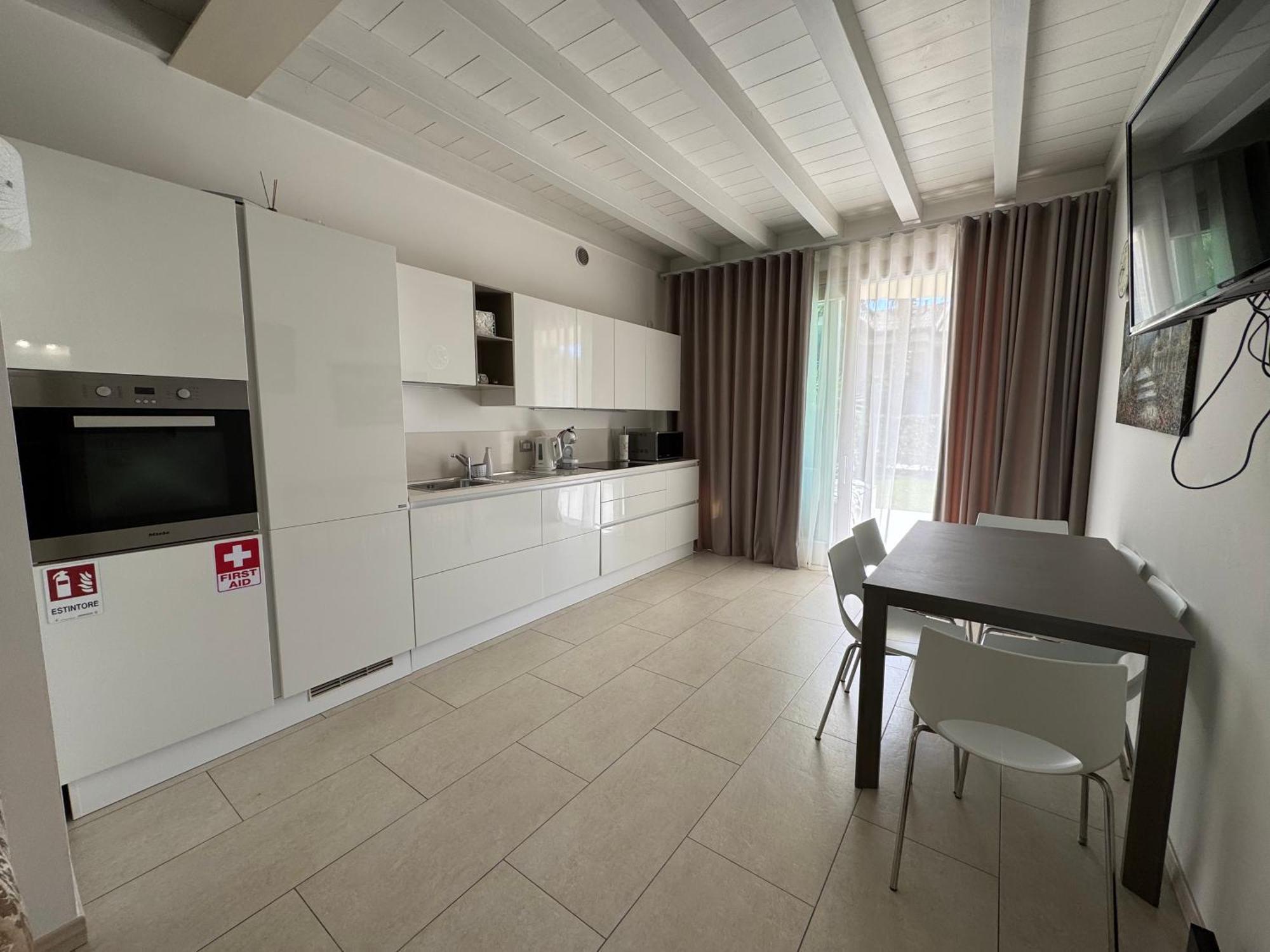 De Luxe Apartments Eden Σιρμιόνε Εξωτερικό φωτογραφία