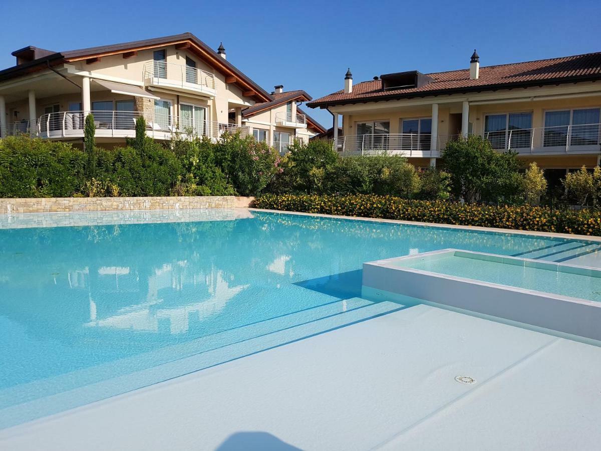 De Luxe Apartments Eden Σιρμιόνε Εξωτερικό φωτογραφία