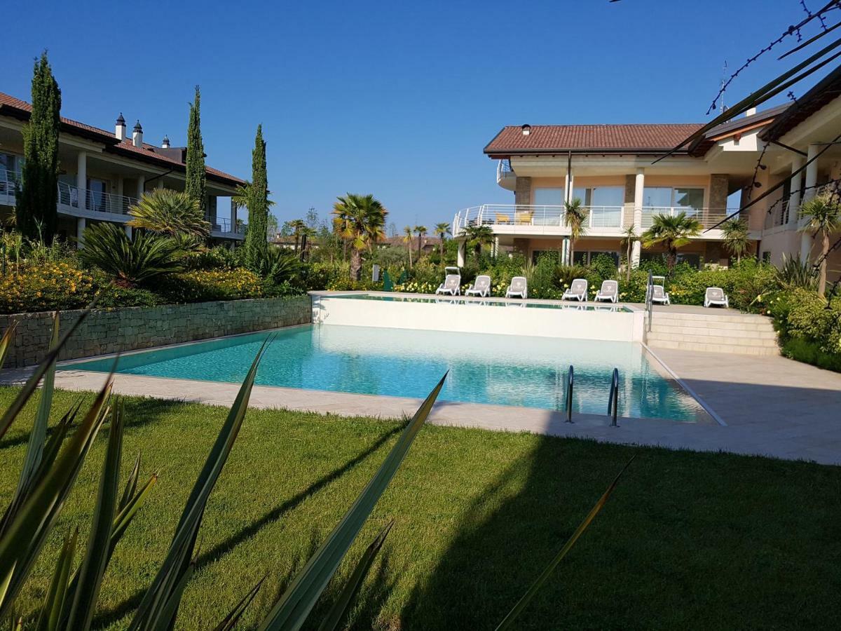 De Luxe Apartments Eden Σιρμιόνε Εξωτερικό φωτογραφία