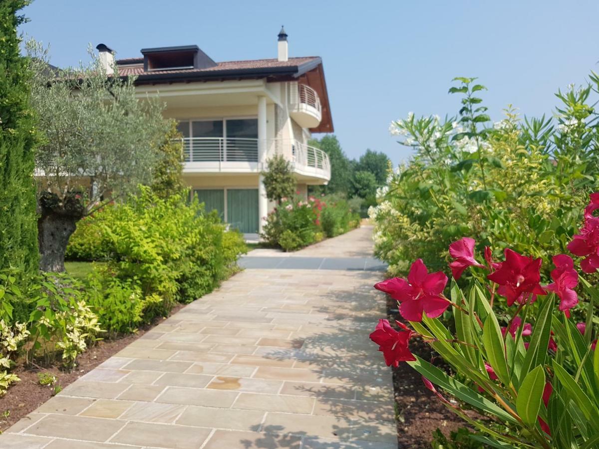De Luxe Apartments Eden Σιρμιόνε Εξωτερικό φωτογραφία