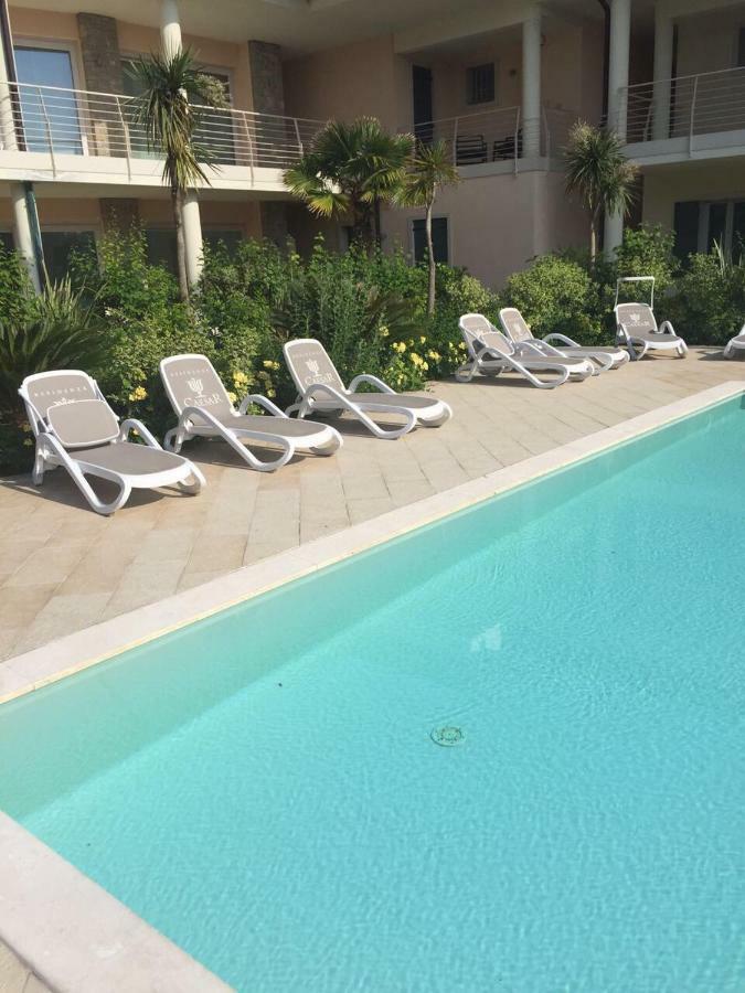 De Luxe Apartments Eden Σιρμιόνε Εξωτερικό φωτογραφία